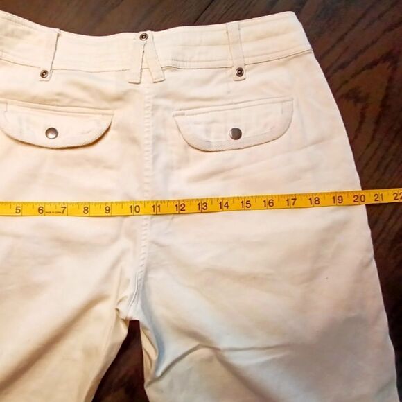 Chico's cream Capri pants  - Picture 5 of 6